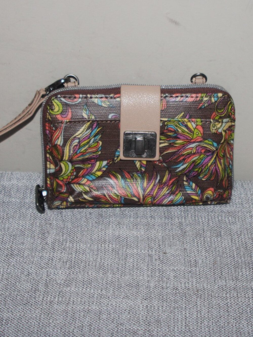 17A  NICE SAKROOTS WRISTLET - BROWN/MULTI